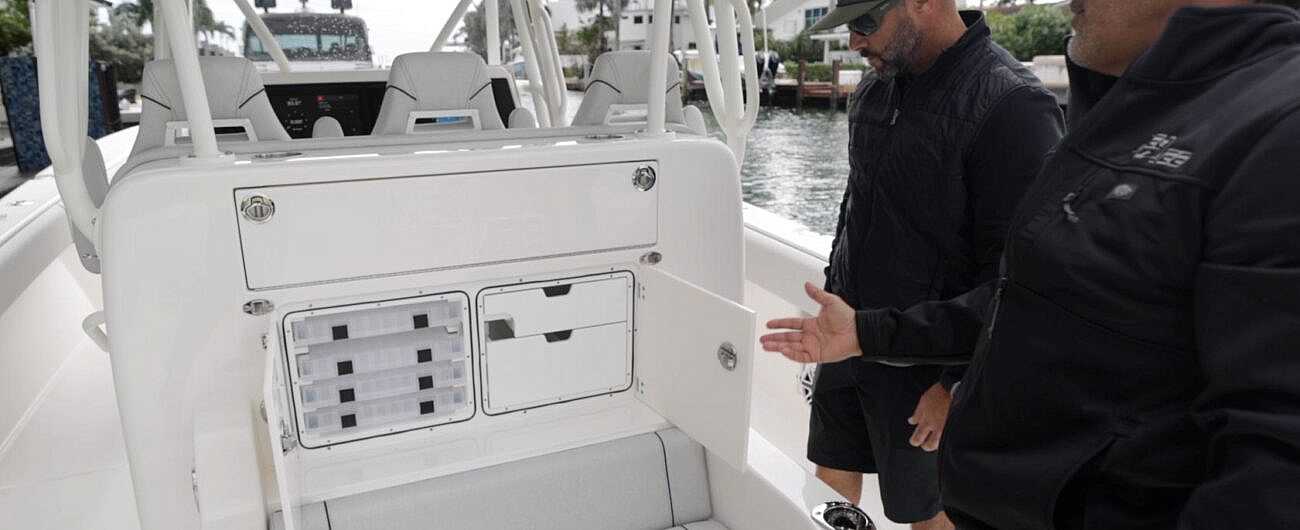 Integrated Tackle Station: A magnetic cushion reveals a fully concealed, but easily accessible tackle station.